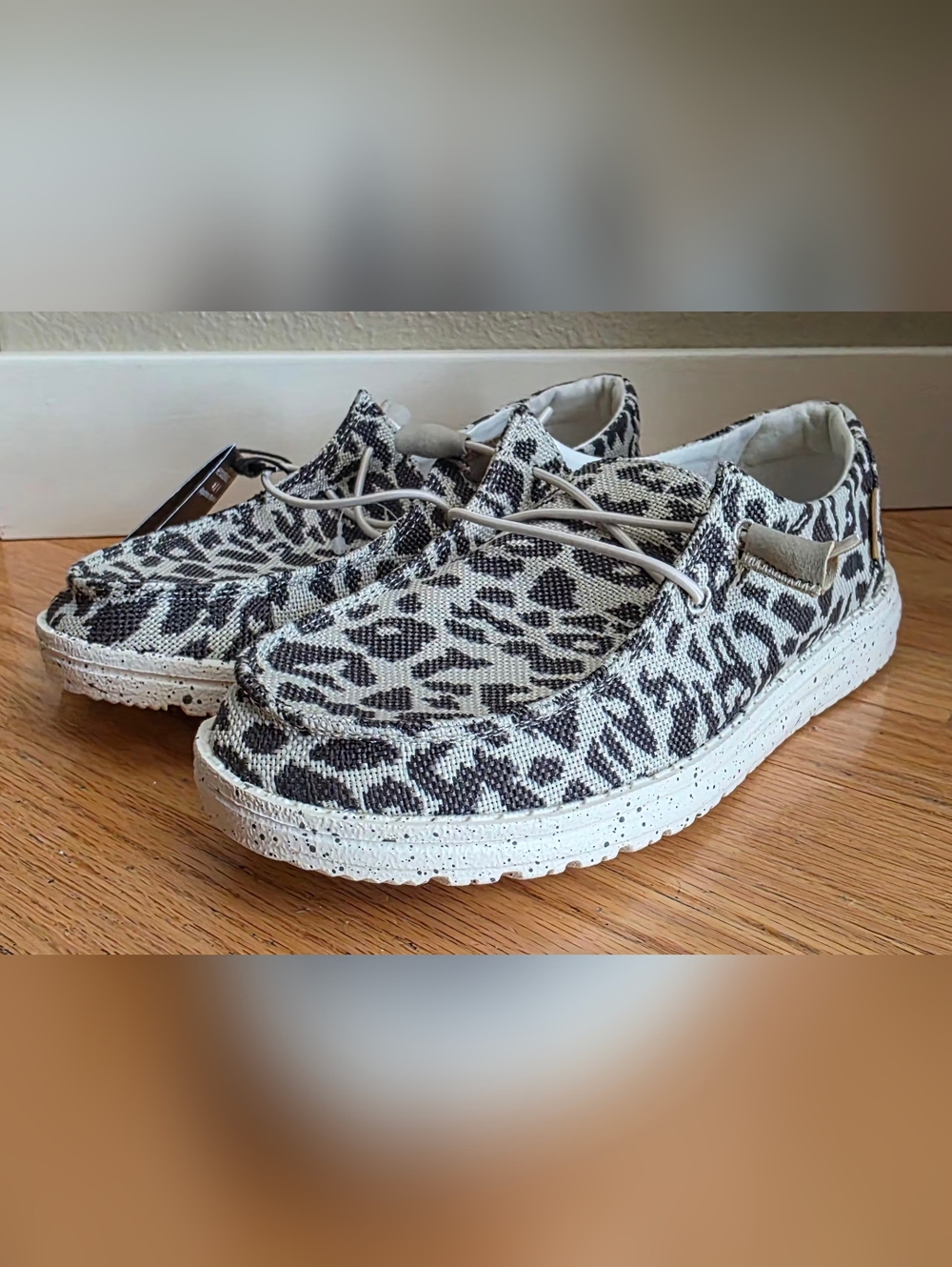 NEW Hey Dude Women's 6 Wendy Gray Woven Cheetah Print Shoes